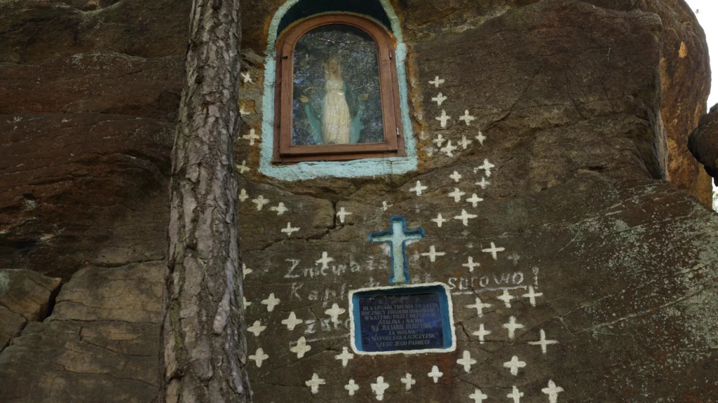 Kapliczka na skale Borówka.